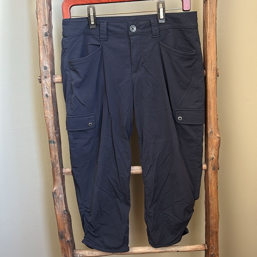 Women's Eddie Bauer Black Capri Pants Size 6